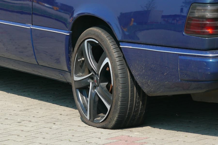 compañero limpiar casual Neumático pinchado o rueda desinflada: cómo distinguirlo